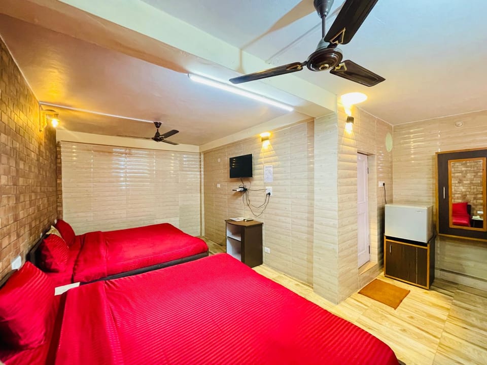 Bed, TV and multimedia, Photo of the whole room, Bedroom, wardrobe
