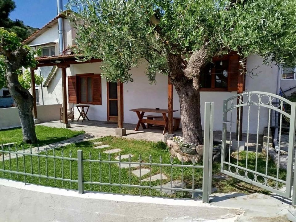Facade/entrance, Balcony/Terrace