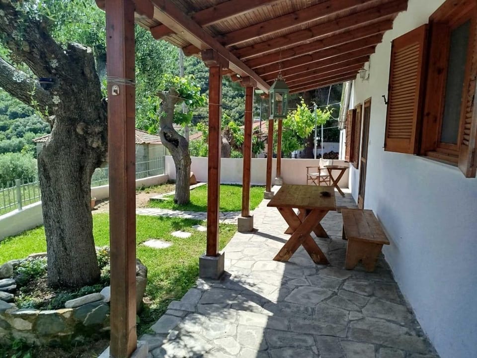 View (from property/room), Balcony/Terrace, Garden view, Mountain view
