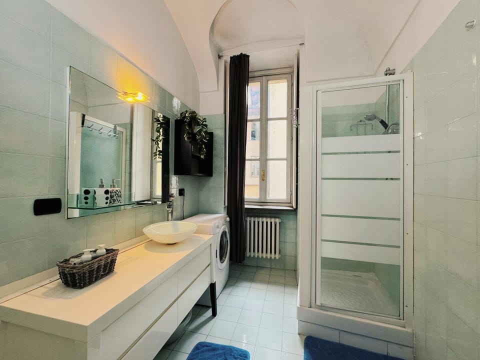Shower, Bathroom, towels