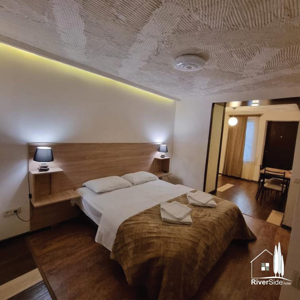 Bed, Garden, View (from property/room), Kitchen or kitchenette, Photo of the whole room, Garden view, Street view, locker