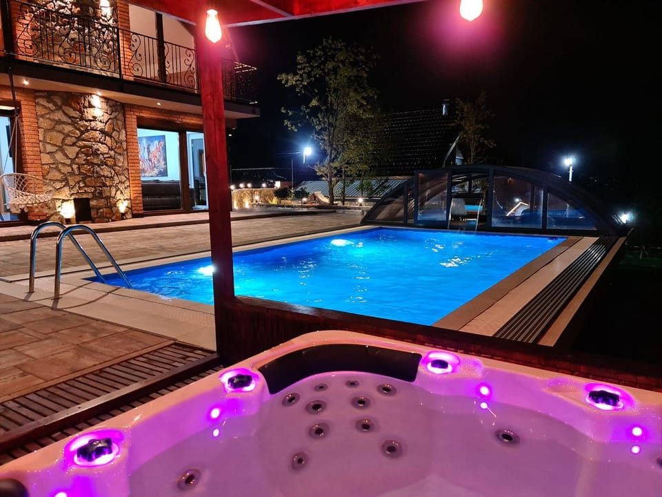 Hot Tub, Swimming pool