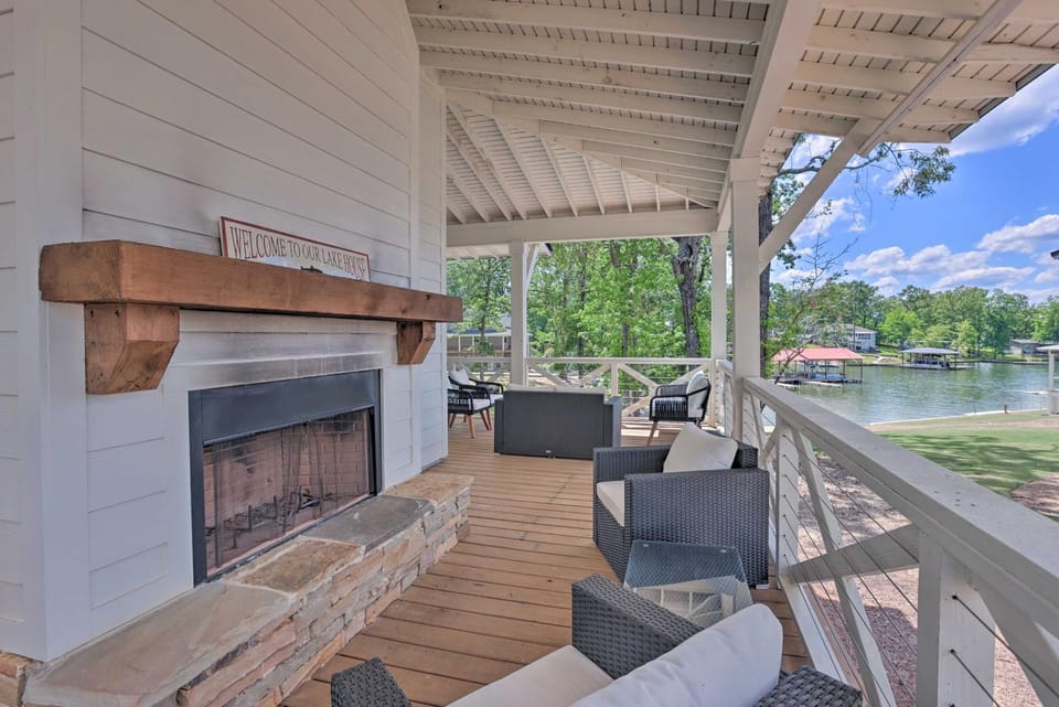 Luxe Lakefront Getaway w/ Porch + Water View! House in Lake Martin