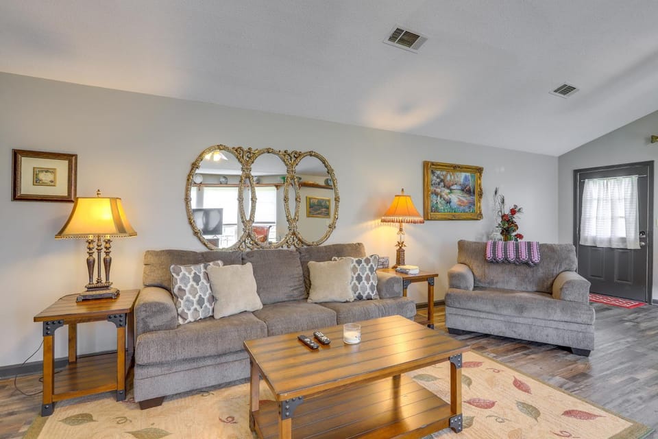 Buckhead Cabin w/ Fireplaces & Private Pool! Cabin in Lake Oconee