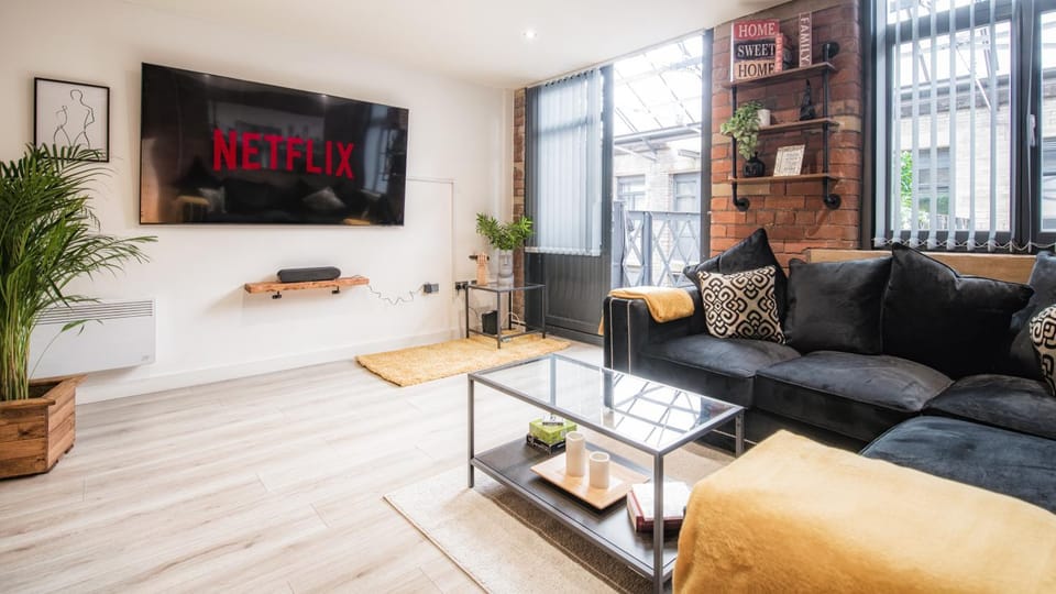 TV and multimedia, View (from property/room), Living room, Other, Decorative detail, Seating area, internet