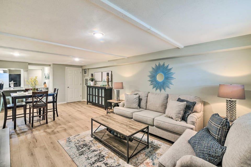 1 Mi to Seawall! Dog-Friendly Coastal Getaway House in Galveston Island
