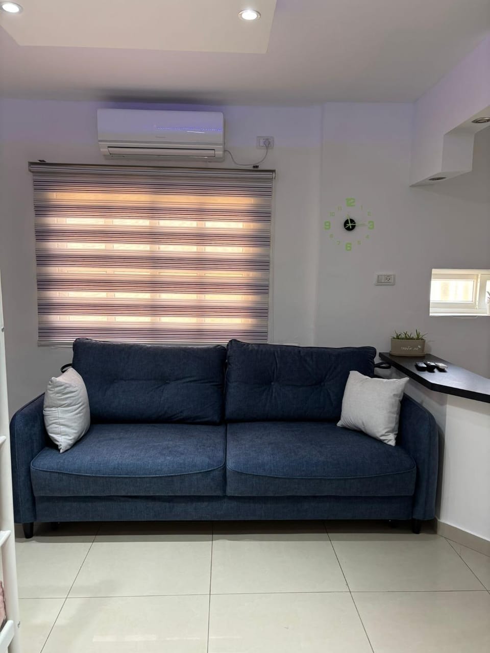 TV and multimedia, Living room, Seating area, air conditioner