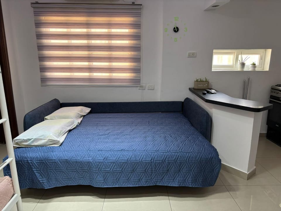 TV and multimedia, Photo of the whole room, Bedroom, air conditioner