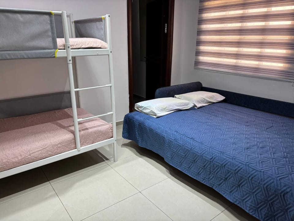 Bed, TV and multimedia, Photo of the whole room, bunk bed, air conditioner