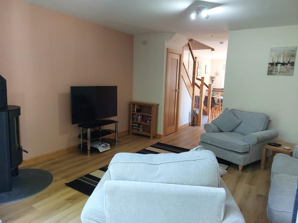 Two bedroom cottage - country lane -10 min walk to Perranporth beach House in Perranporth