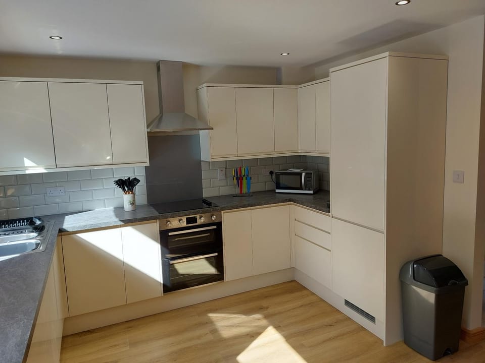 Two bedroom cottage - country lane -10 min walk to Perranporth beach House in Perranporth