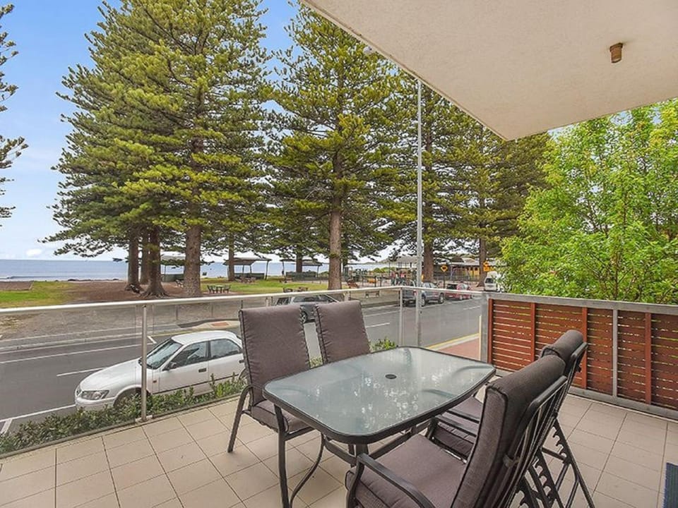 Natural landscape, TV and multimedia, View (from property/room), Balcony/Terrace, Living room, Seating area, Evening entertainment