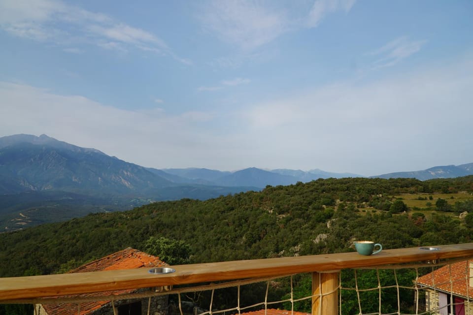 View (from property/room), Balcony/Terrace, Mountain view