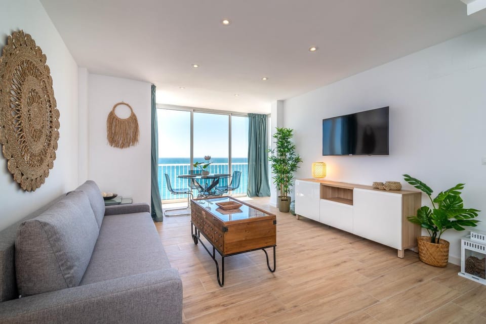 Communal lounge/ TV room, TV and multimedia, Living room, Sea view