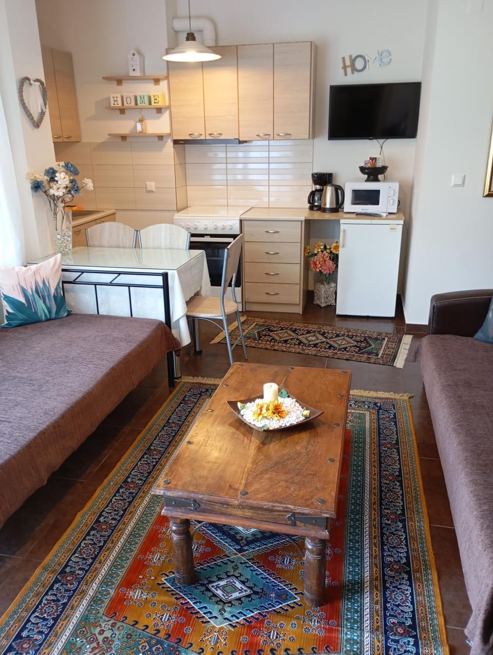 Kitchen or kitchenette, Seating area