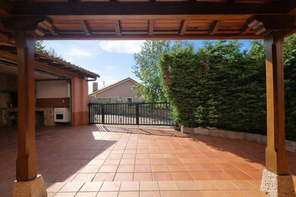 Patio, BBQ facilities, Balcony/Terrace