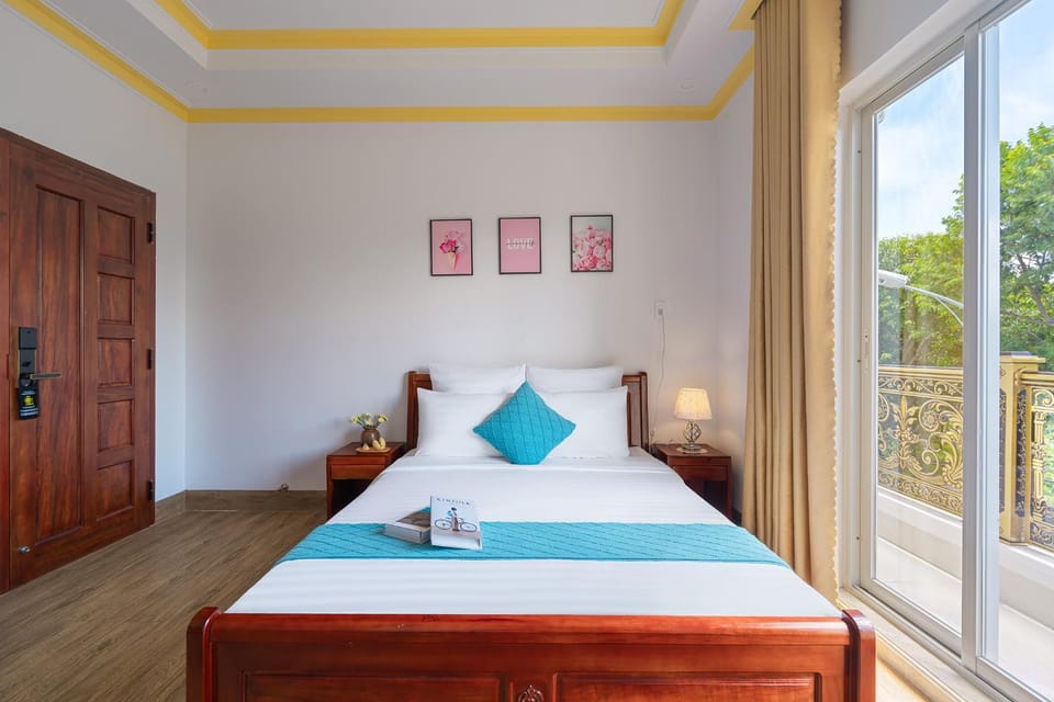 Bed, Balcony/Terrace, Photo of the whole room, Bedroom