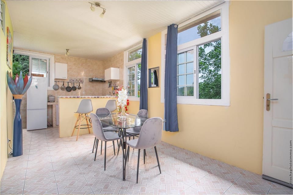Lounge or bar, Dining area, kitchen