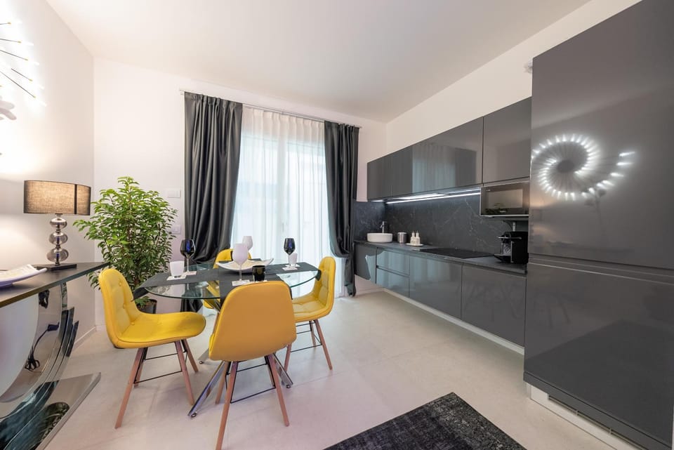 Kitchen or kitchenette, Living room, Dining area