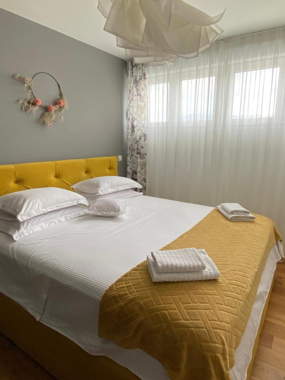 Bed, Photo of the whole room, Bedroom, towels
