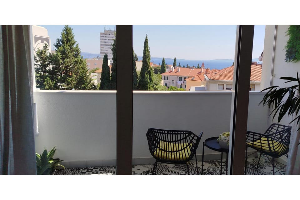 Natural landscape, View (from property/room), Balcony/Terrace, Seating area, Sea view