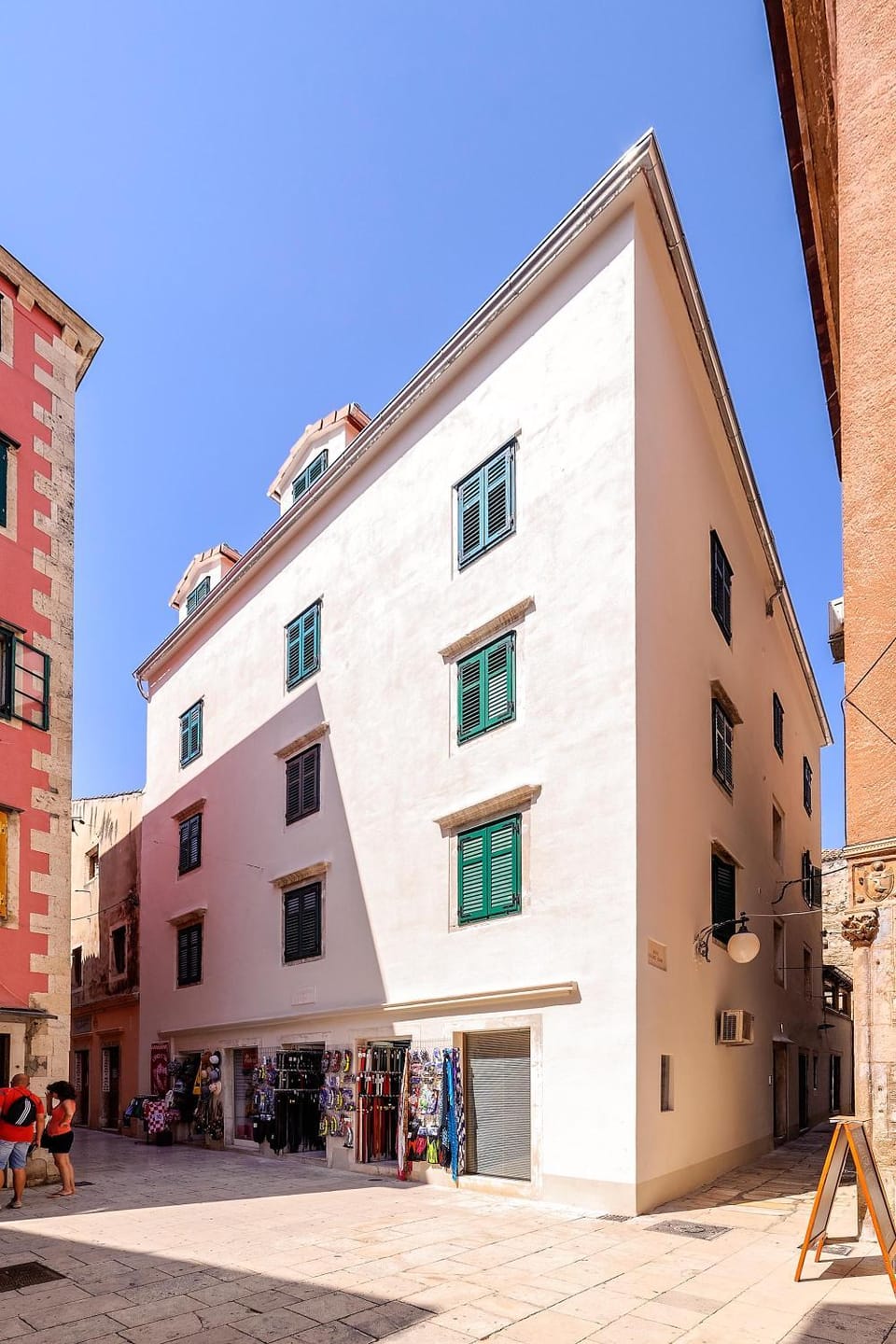 Property building, Street view, Location