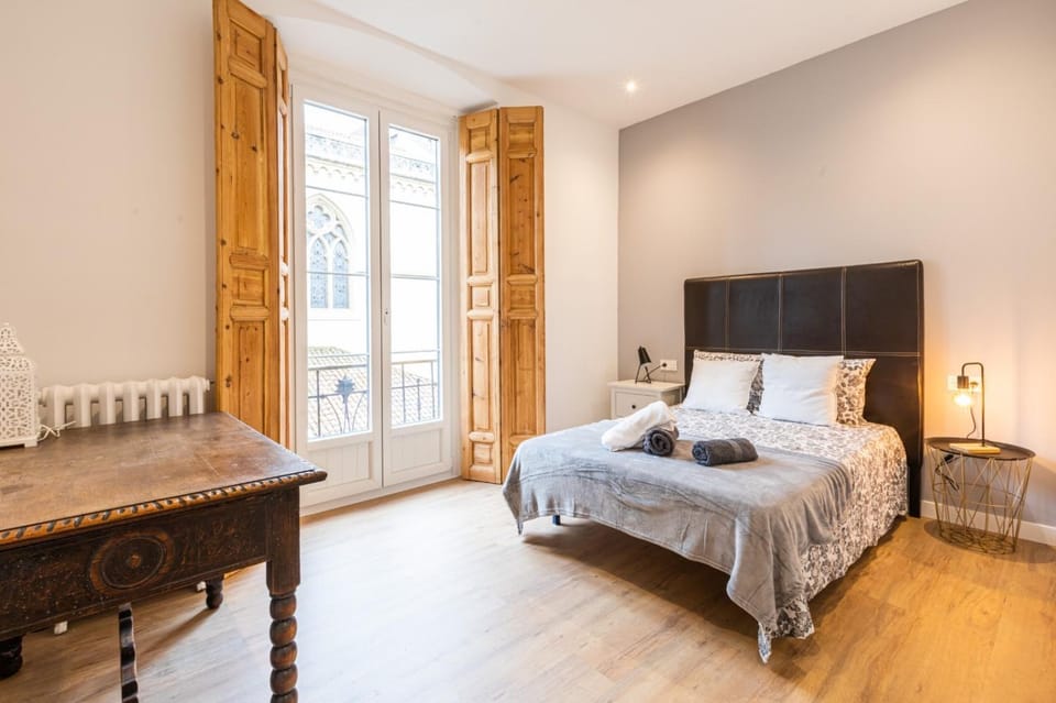 Bed, Photo of the whole room, Bedroom