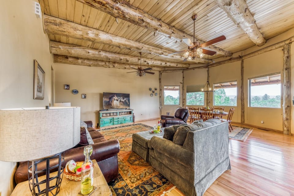 Natural landscape, TV and multimedia, Living room, Seating area, Dining area, furniture