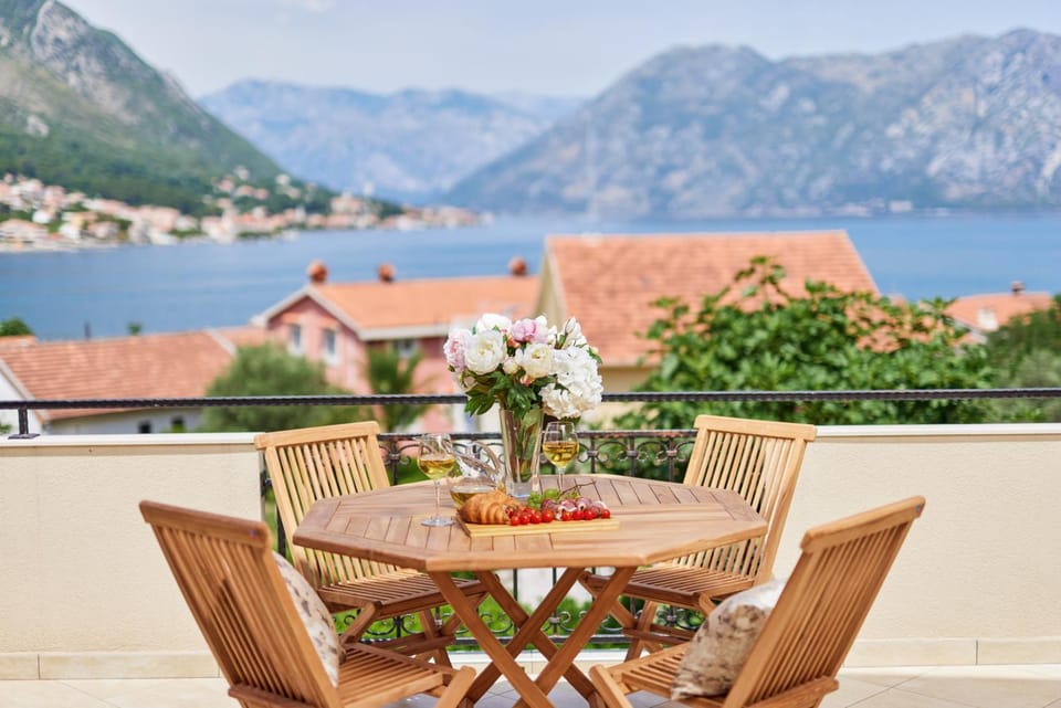 Natural landscape, Balcony/Terrace, Sea view