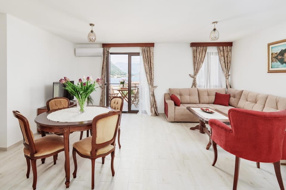 Living room, Seating area, Dining area