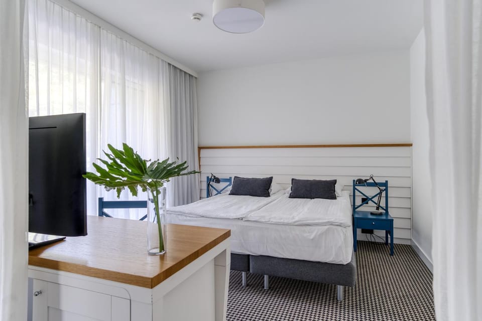 Bed, TV and multimedia, Photo of the whole room