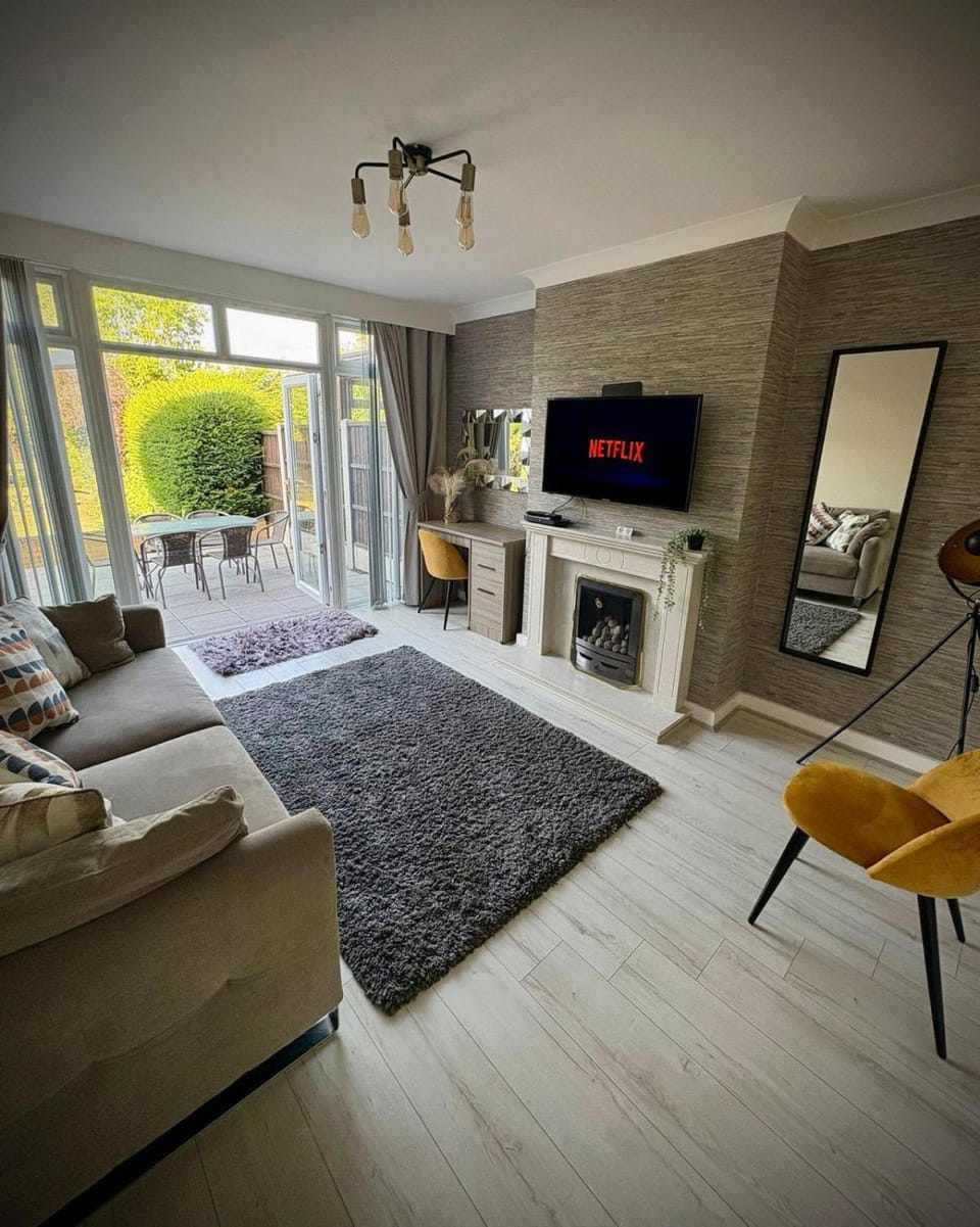 Communal lounge/ TV room, Living room