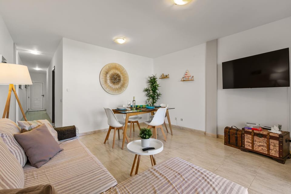 Communal lounge/ TV room, TV and multimedia, Living room, Dining area