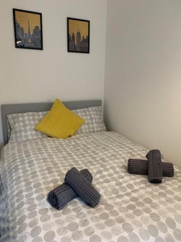 Spacious and central 4-bedroom house with parking Apartment in The Royal Town of Sutton Coldfield