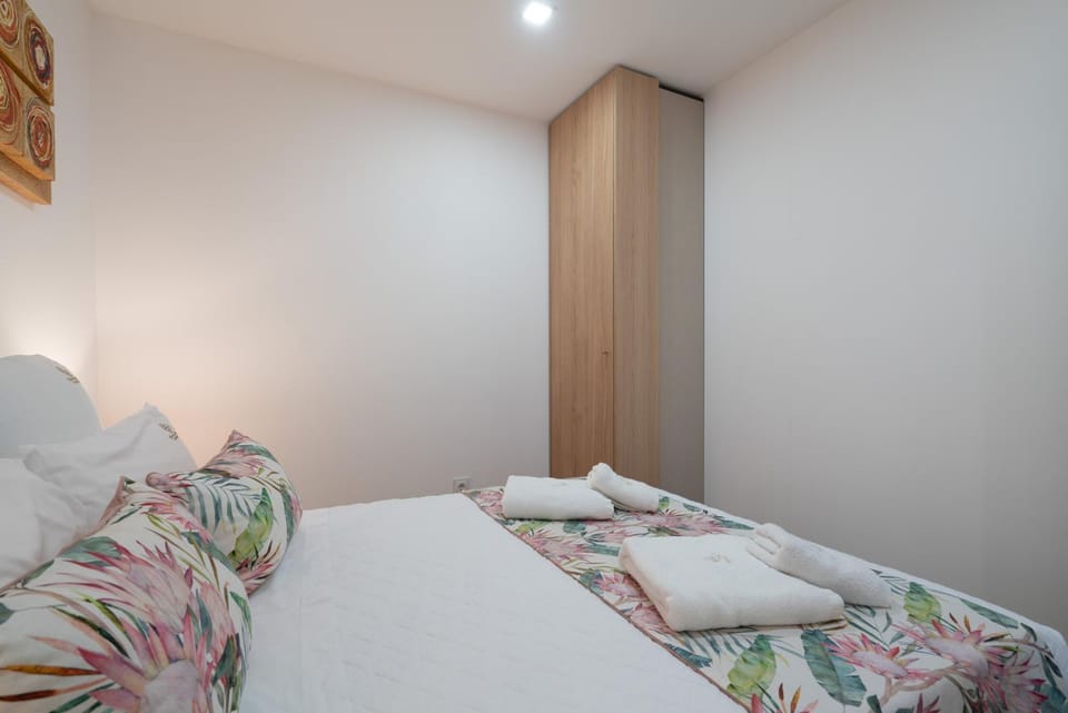 Bed, Photo of the whole room, Bedroom, towels, wardrobe