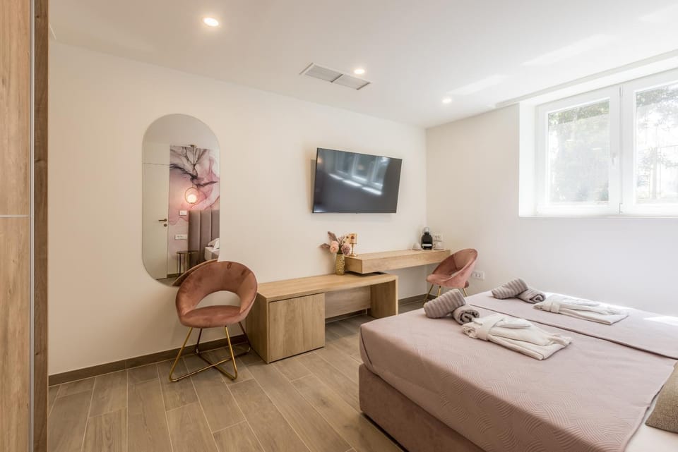 Communal lounge/ TV room, Photo of the whole room, Bedroom