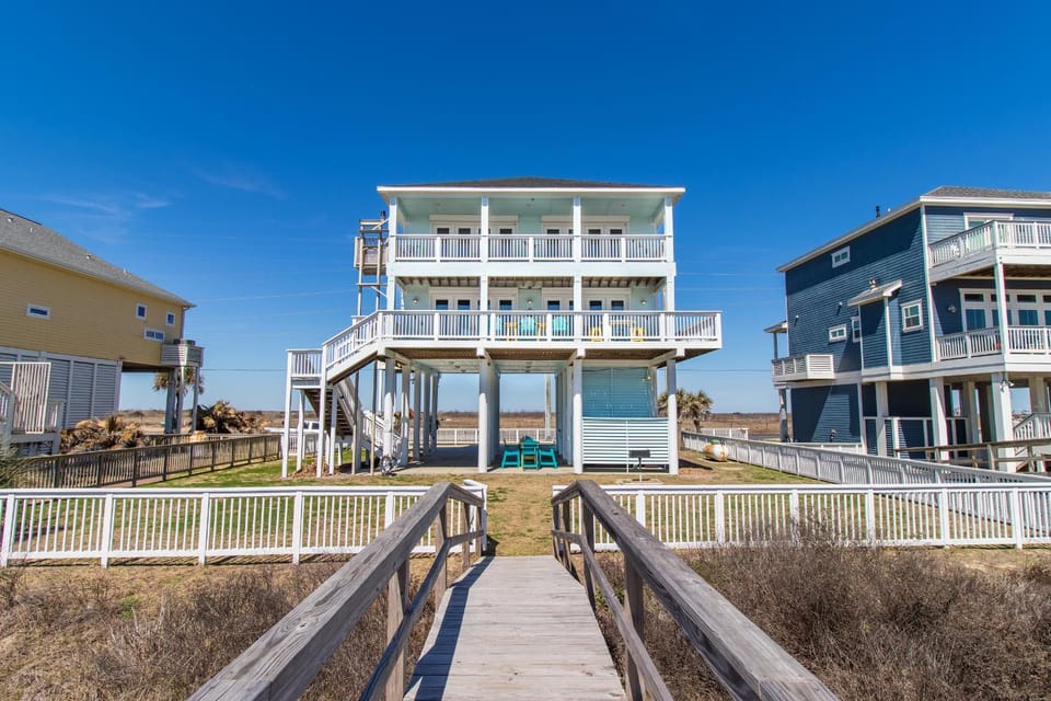 Property building, Neighbourhood, Balcony/Terrace, Beach