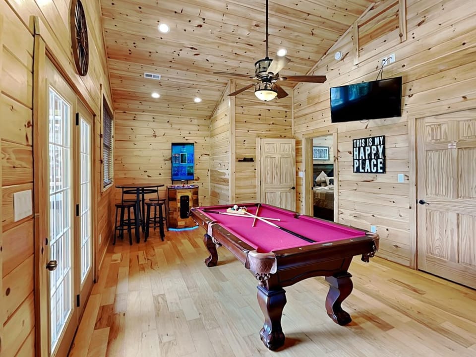 Billiard, Game Room, TV and multimedia, Seating area, furniture, air conditioner