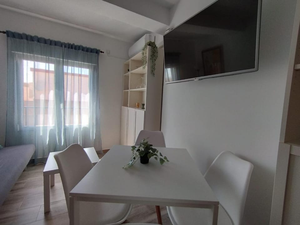 TV and multimedia, Dining area, storage