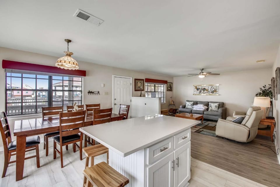 Kitchen or kitchenette, Living room, Seating area, Dining area, furniture