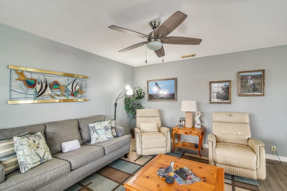 Living room, Seating area, furniture