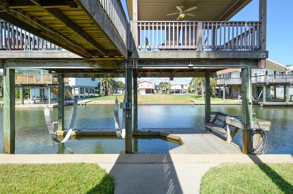 Property building, Balcony/Terrace, Area and facilities
