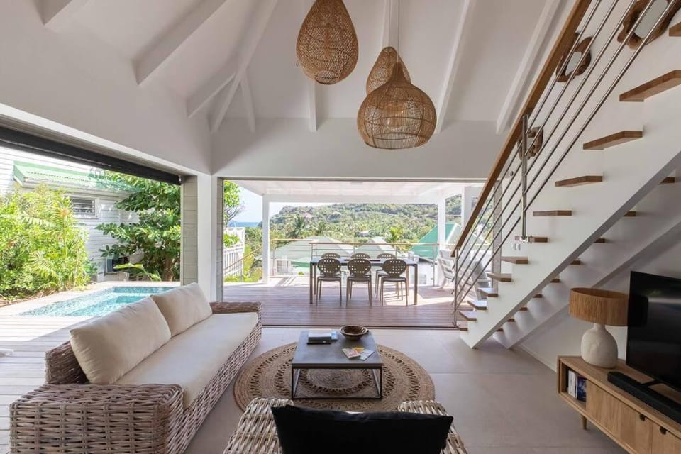 Patio, TV and multimedia, View (from property/room), Balcony/Terrace, Living room, Pool view, Swimming pool