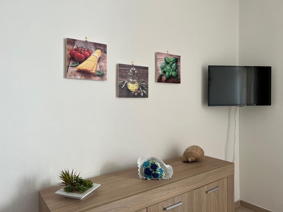 Communal lounge/ TV room, TV and multimedia