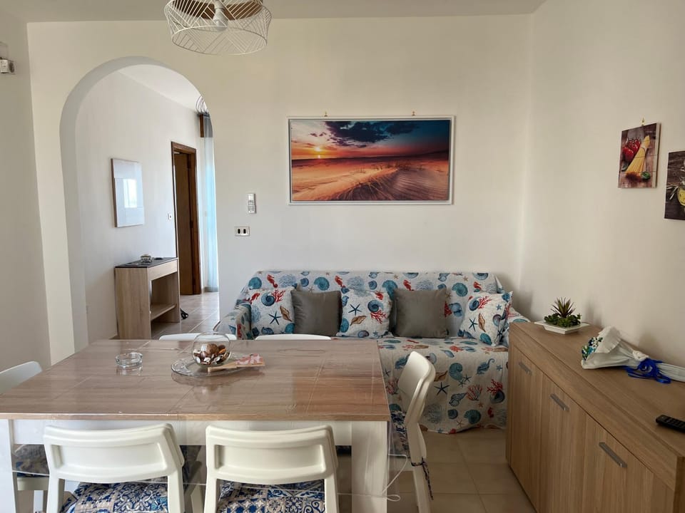Communal lounge/ TV room, TV and multimedia, Living room