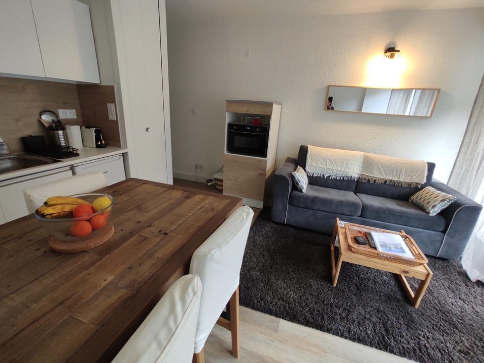 Coffee/tea facilities, Kitchen or kitchenette, Living room, Dining area, minibar, pet friendly, toaster