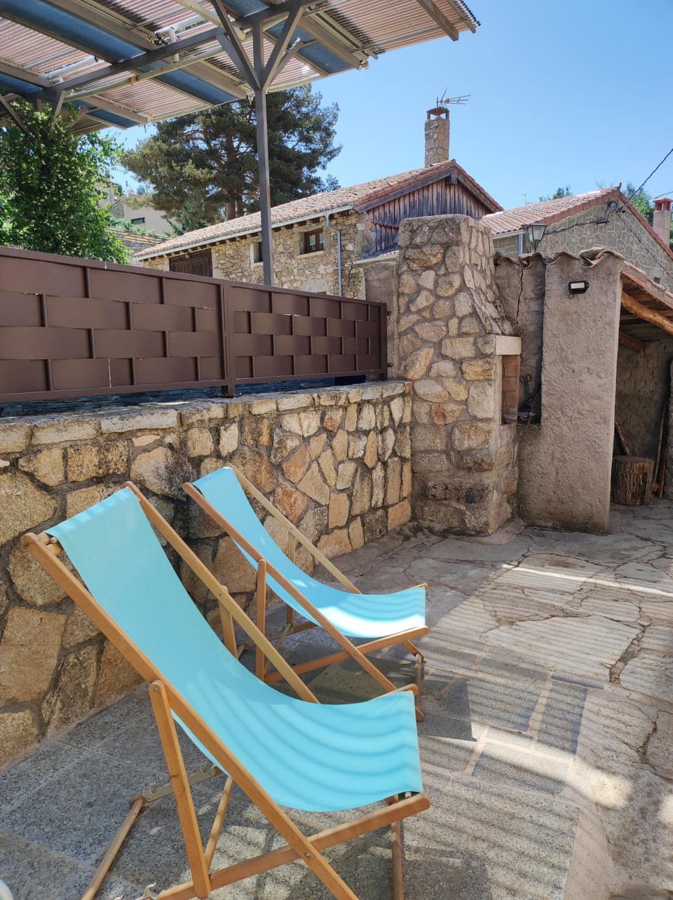 Patio, BBQ facilities