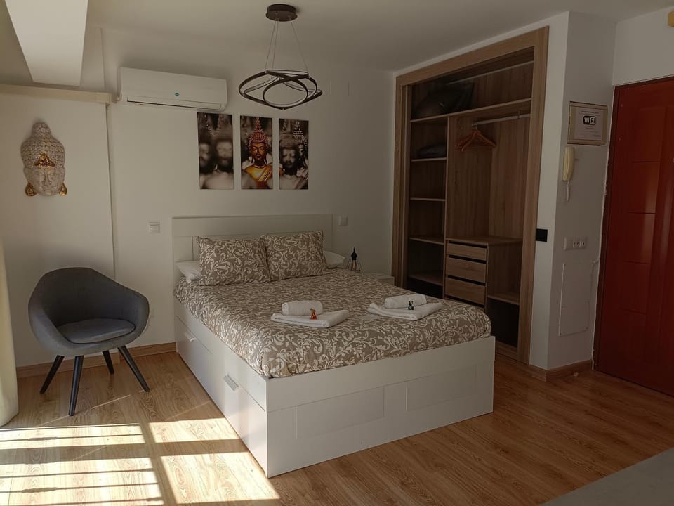 Bed, Photo of the whole room