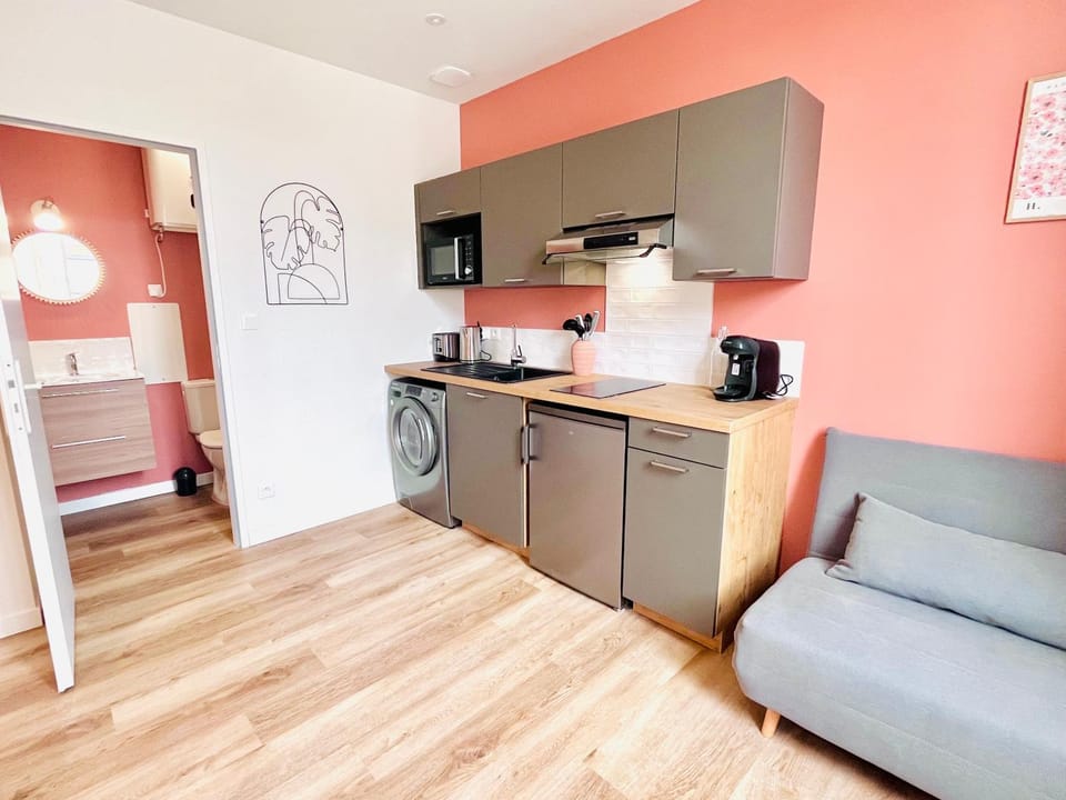 Kitchen or kitchenette, washing machine