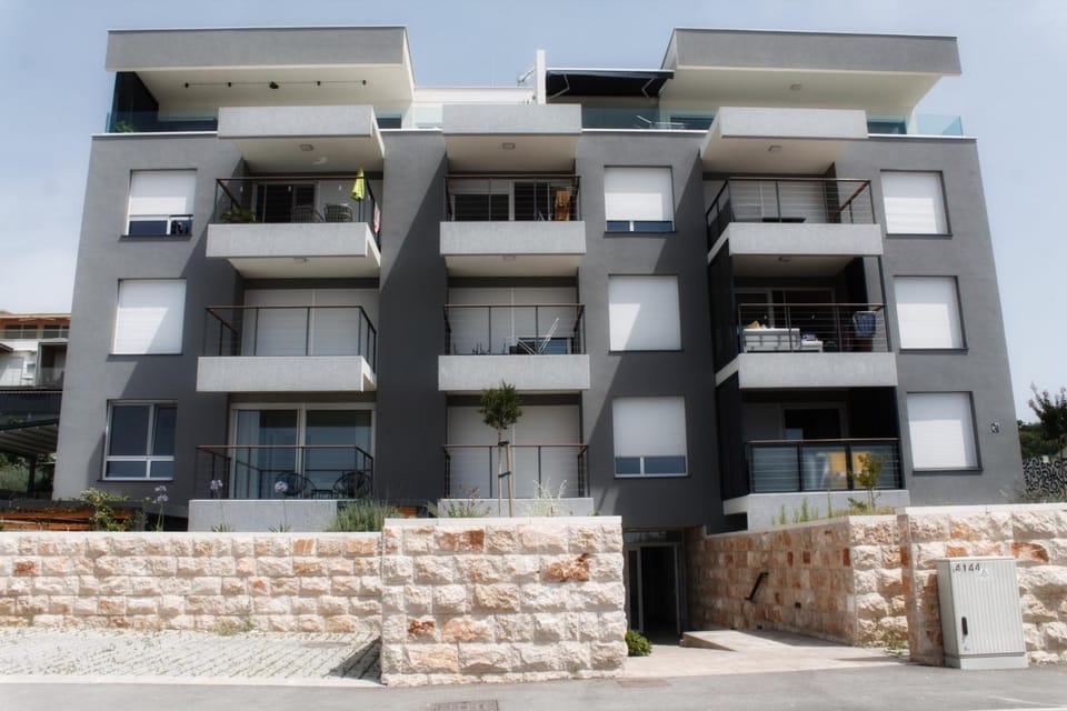 Property building, Facade/entrance
